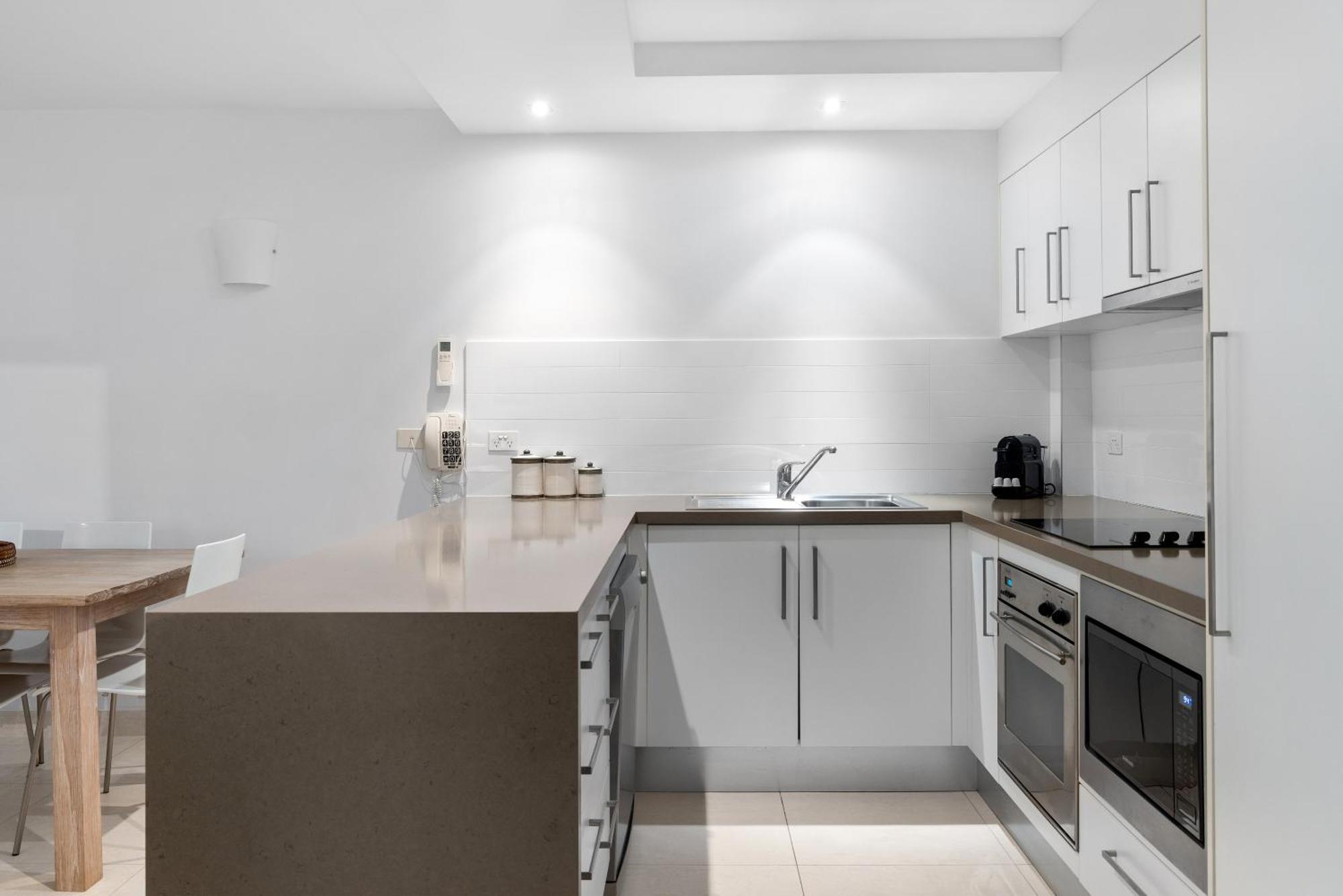 Fairshore 12: Absolute Beachfront, Direct Beach & Pool Access Noosa Heads Exterior foto